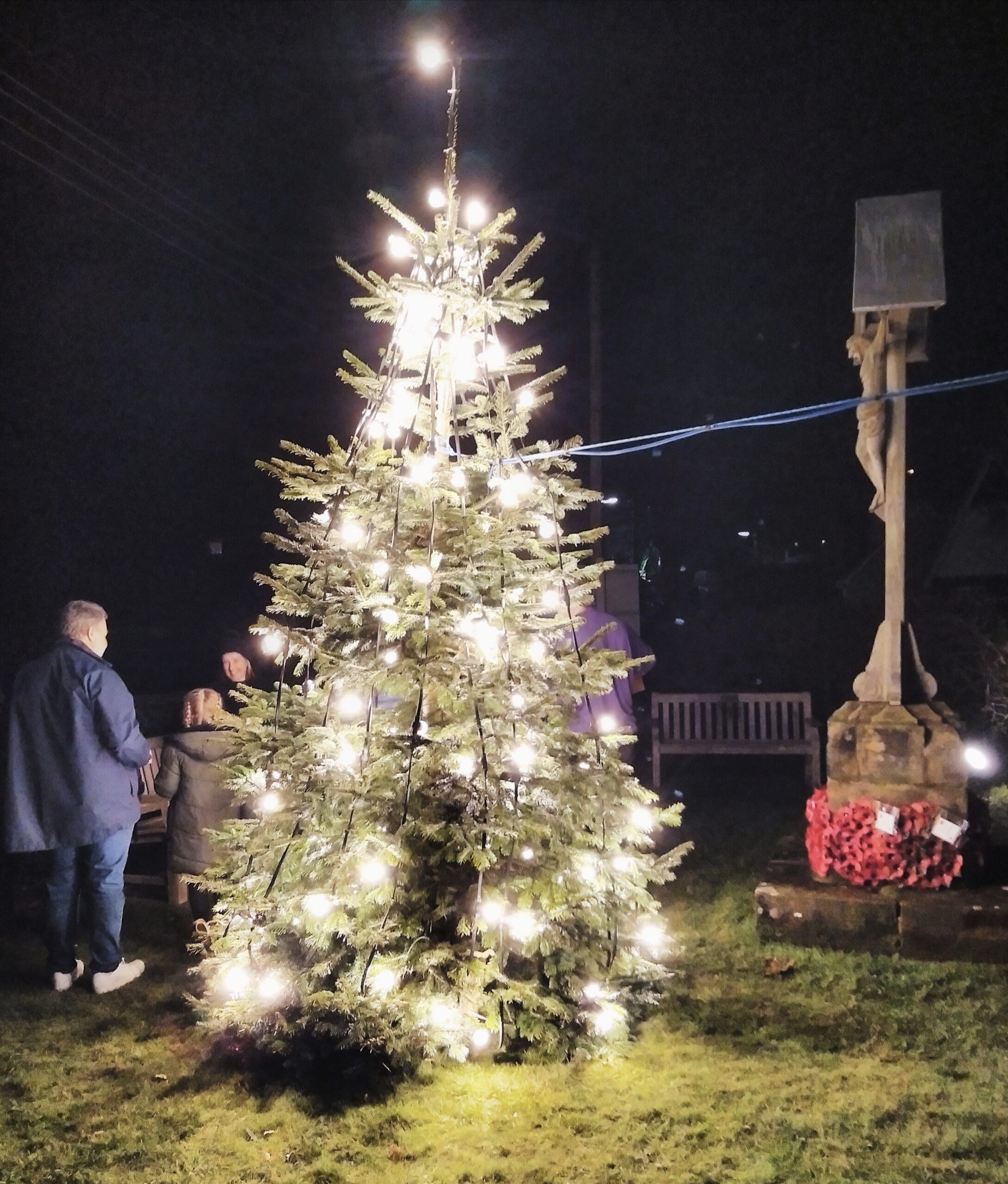 Village Christmas tree switch-on